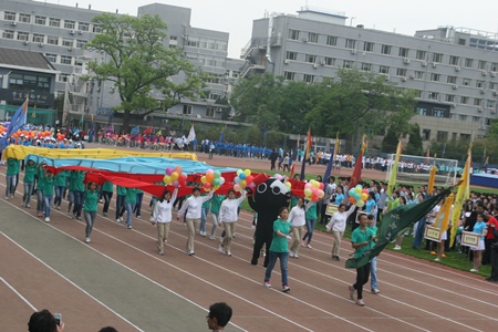 生科院教师积极参加公司2015年运动.jpg